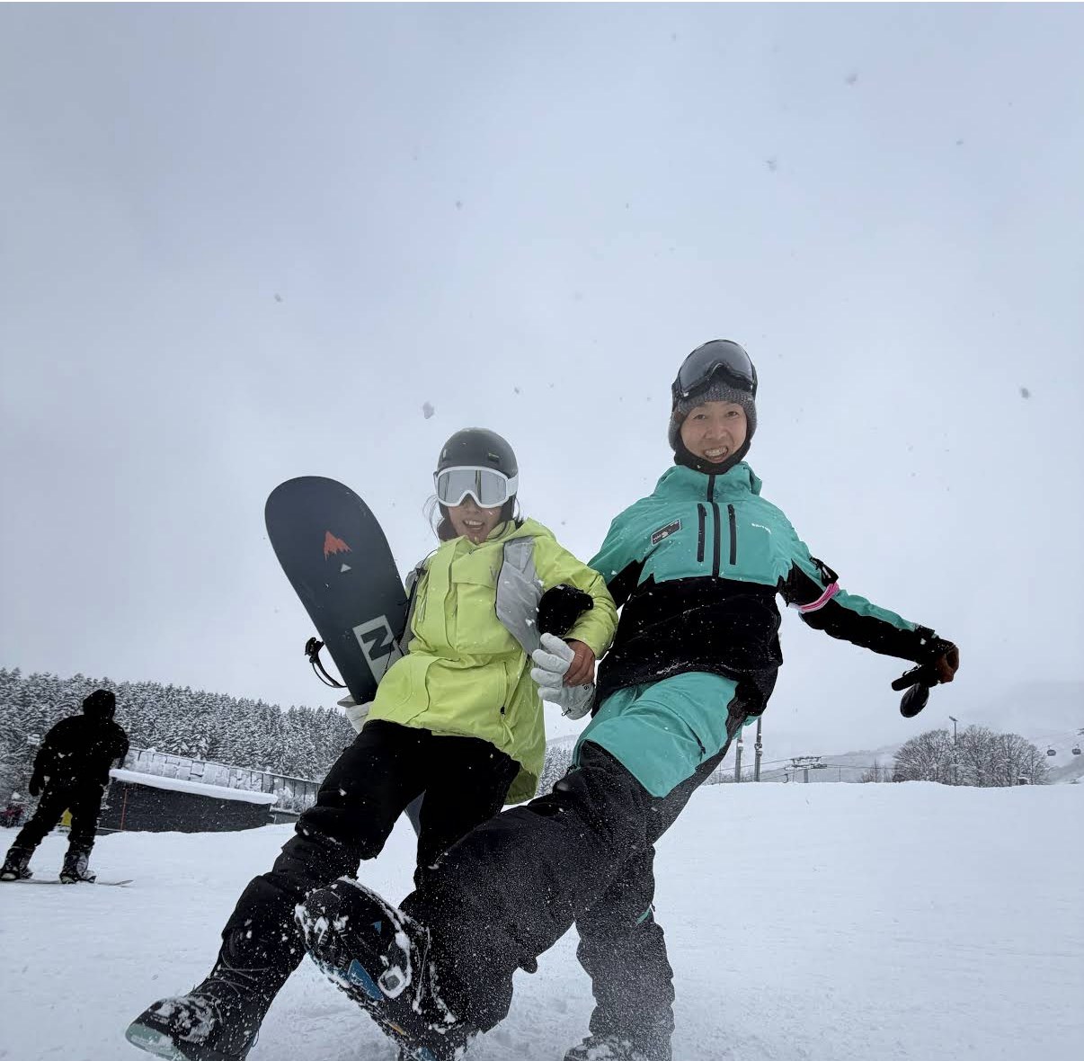 Kanokkarn snowboard lesson with Yuki in Niseko